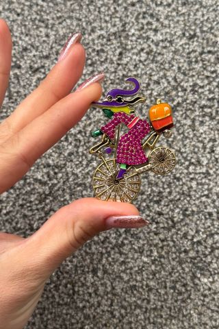 Renkli Cadı Broşu