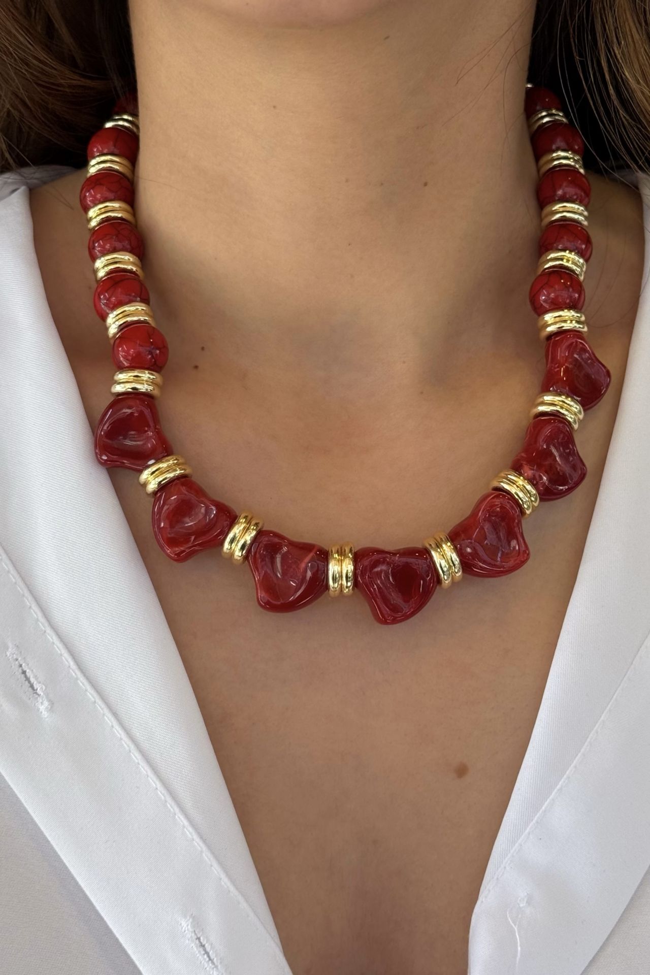 Kırmızı Marka Model Kolye