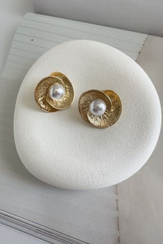 Gold Ortası İncili Çiçek Küpe