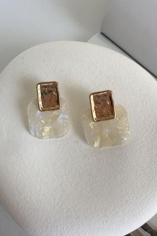 Gold Detaylı Kemik Küpe