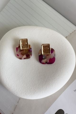Gold Detaylı Kemik Küpe